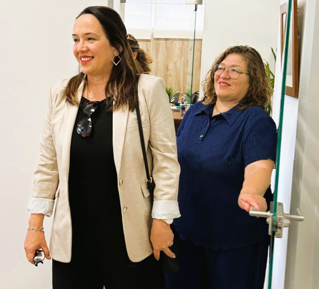 Estudio-de-Podcast-Elitte-Studyo-POWERED-BY-EUROPEAN-STARTUP-INSIDER-MUHAMMAD-FAROOQ-RATHOD-CLIENTS-HAPPY-1