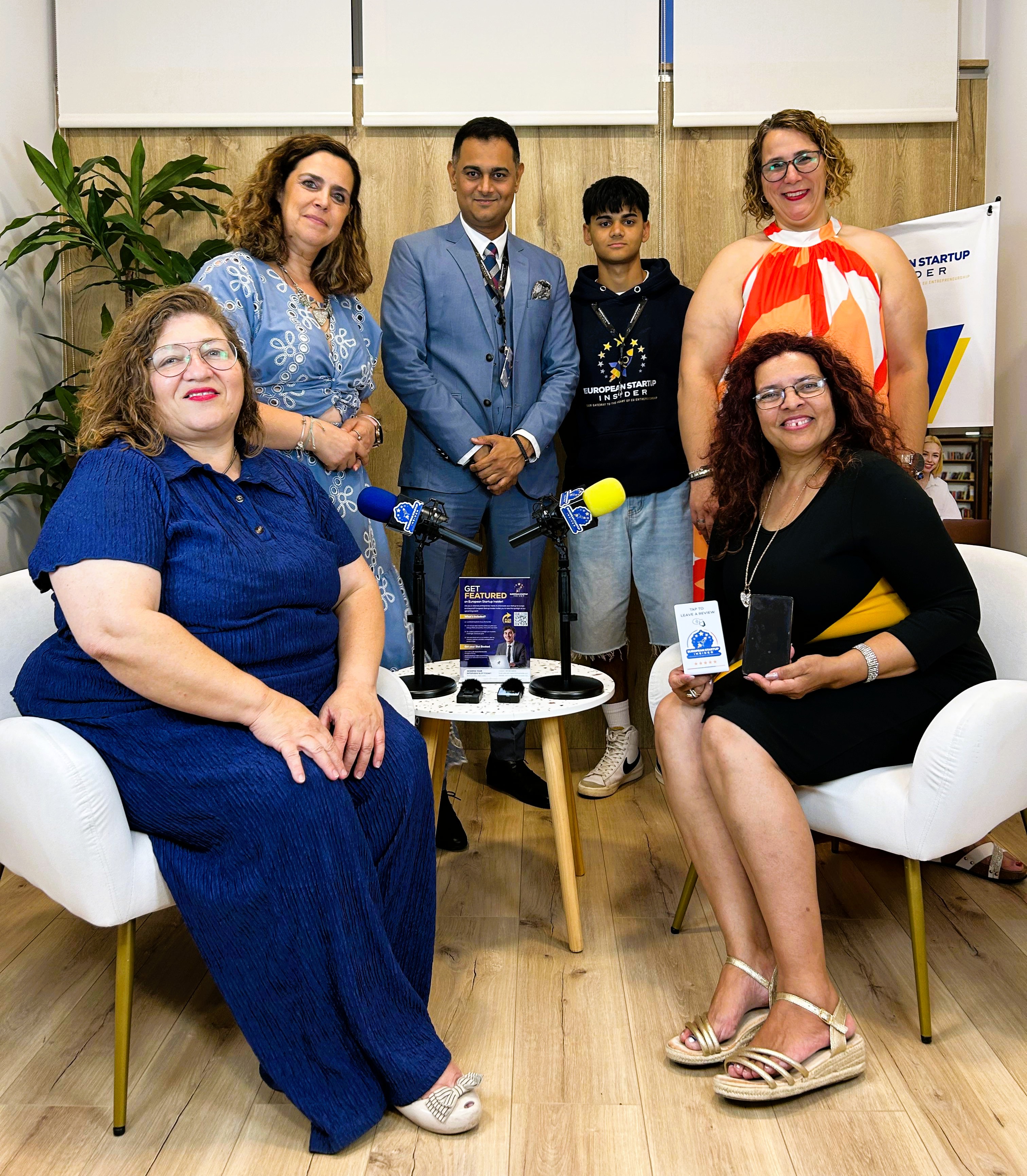 Estúdio de Podcast Elitte Studyo POWERED BY EUROPEAN STARTUP INSIDER MUHAMMAD FAROOQ RATHOD HAPPY TEAM